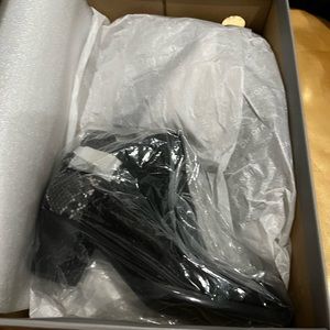 Cute ankle boots with snake skin on back. Black in color size 5